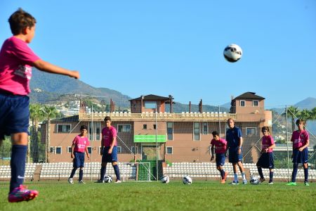 FCB Escola Camp - Marbella - Football Camps